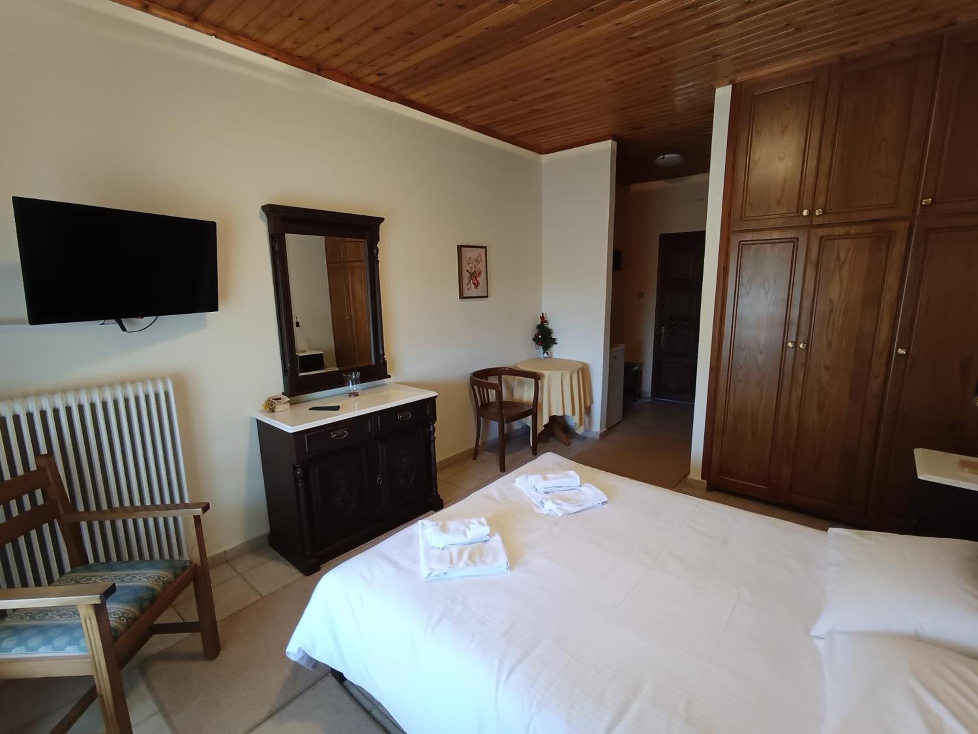 2 Alonia Hotel Anatoliki Frangista Room photo